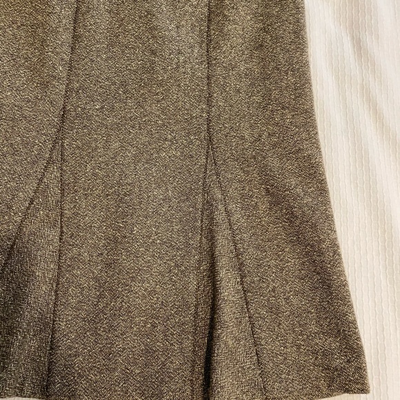 Ann Taylor below wool tulip skirt - Picture 2 of 12
